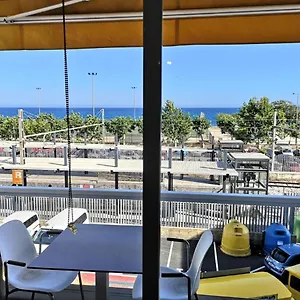 Luxury Accommodation, Next To & Train Station Appartement Calella